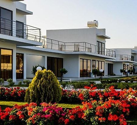 Cosmopolis Multi-Venue Aparthotel Lárnaka Kültér fotó