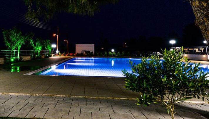 Cosmopolis Multi-Venue Aparthotel Lárnaka Kültér fotó
